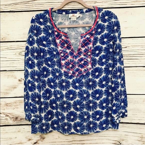 VINEYARD VINES | Women's Printed Sequin Top - Picture 4 of 7